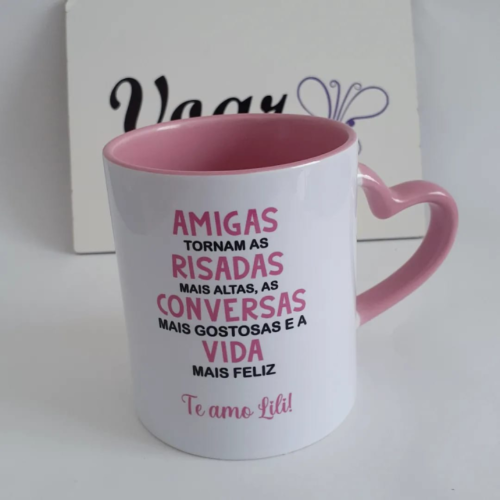 Caneca Personalizada com alça de coração Amigas tornam as risadas
